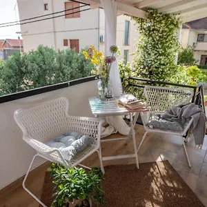 Gostinjska kuća Mediterranea ***